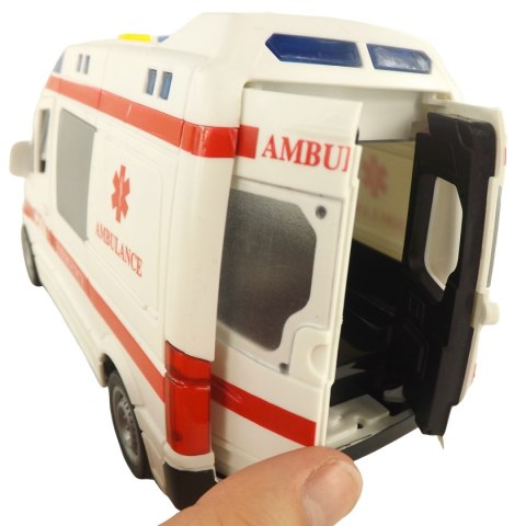 AUTO AMBULANS KARETKA OTWIERANE DRZWI 1:16 WY590A AUTO AMBULANS KARETKA OTWIERANE DRZWI 1:16 WY590A